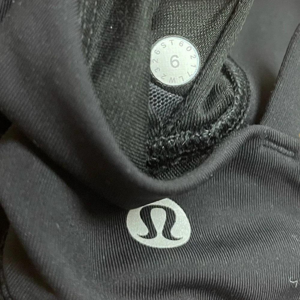 Lululemon Energy Bra *Medium Support B-D Cups Size 6 Black